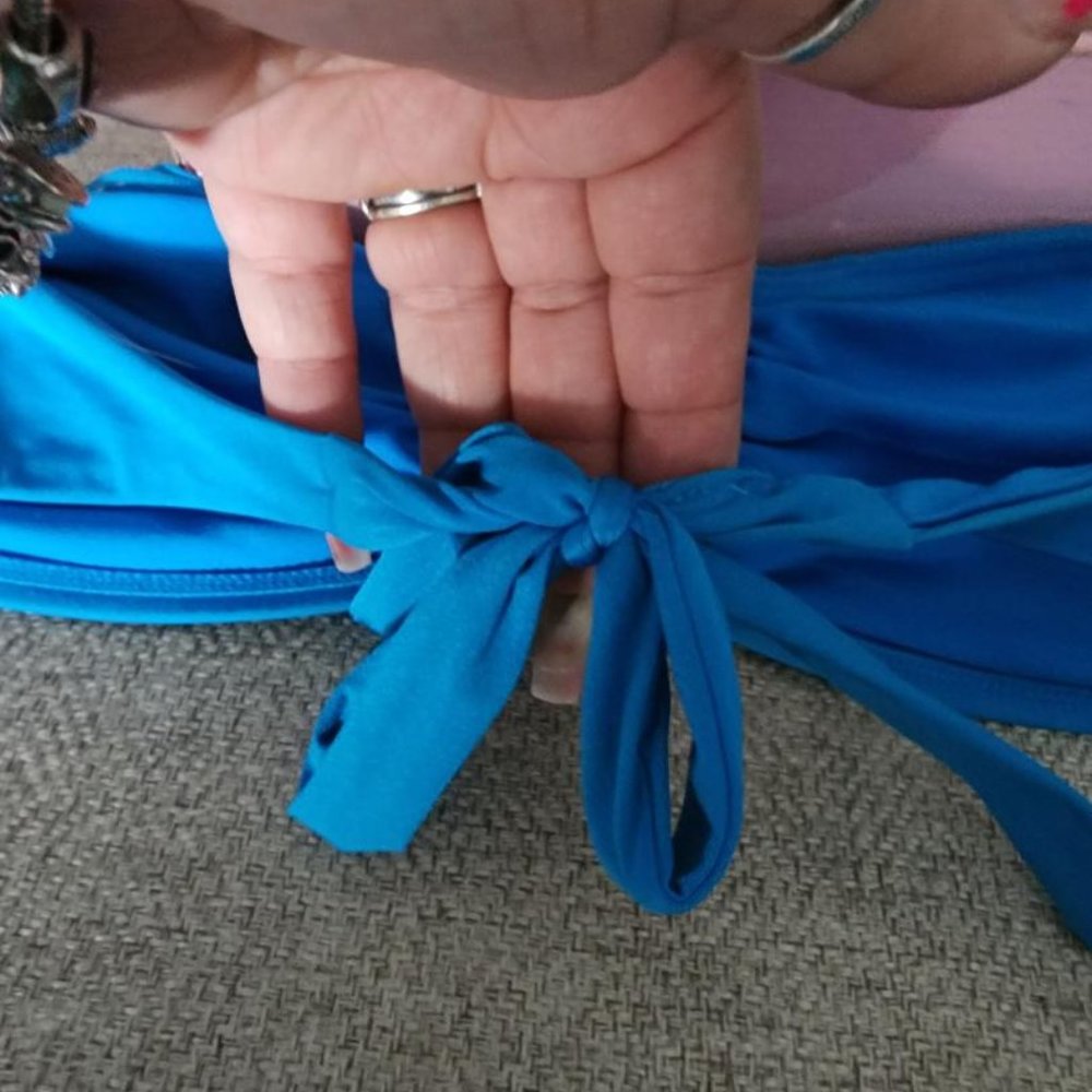 H&M BIkini Top SZ 10 - Picture 3 of 4